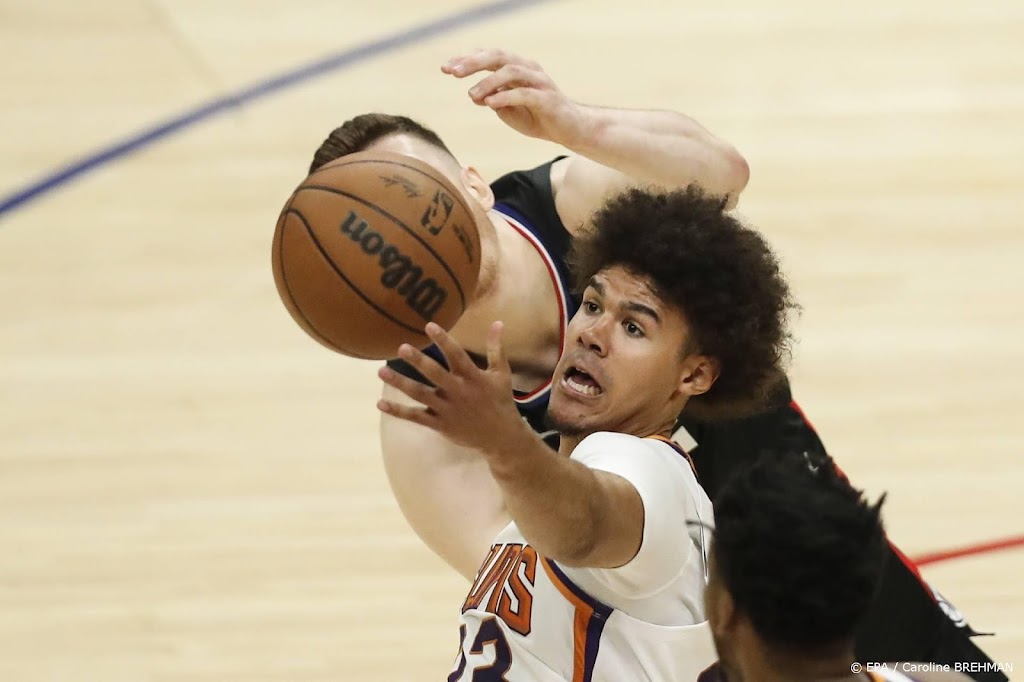 Basketballers Suns aan de leiding in play-offs NBA