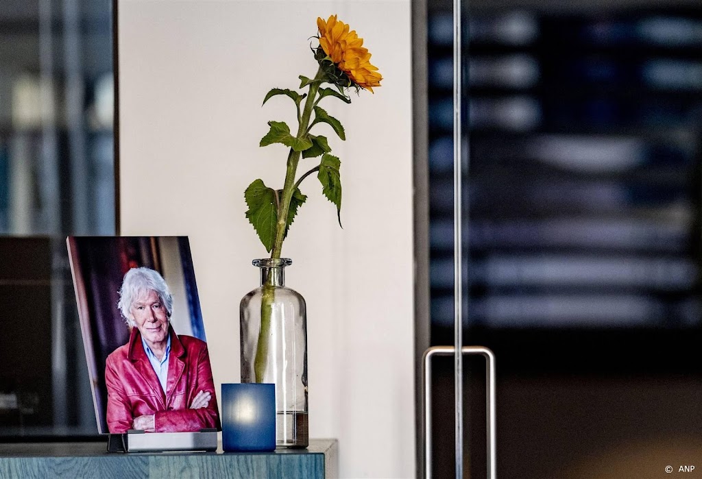 Familie, vrienden en collega's nemen afscheid van Paul van Vliet