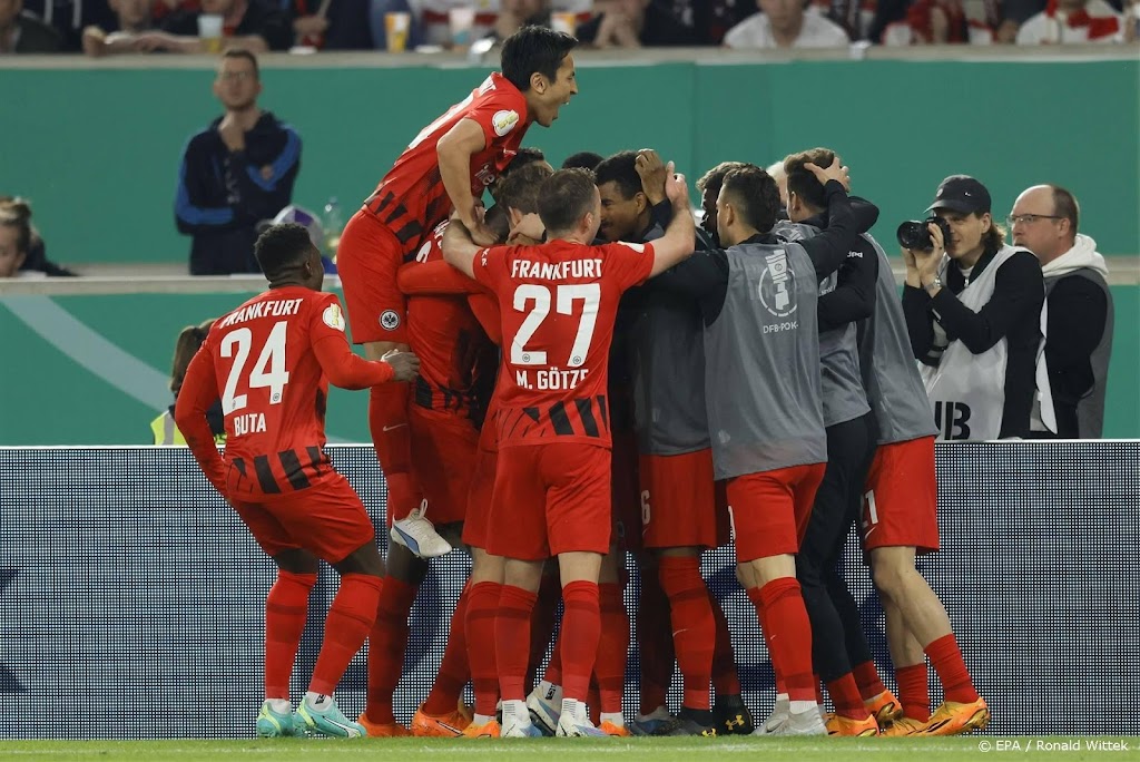 Eintracht Frankfurt klopt Stuttgart, treft Leipzig in bekerfinale