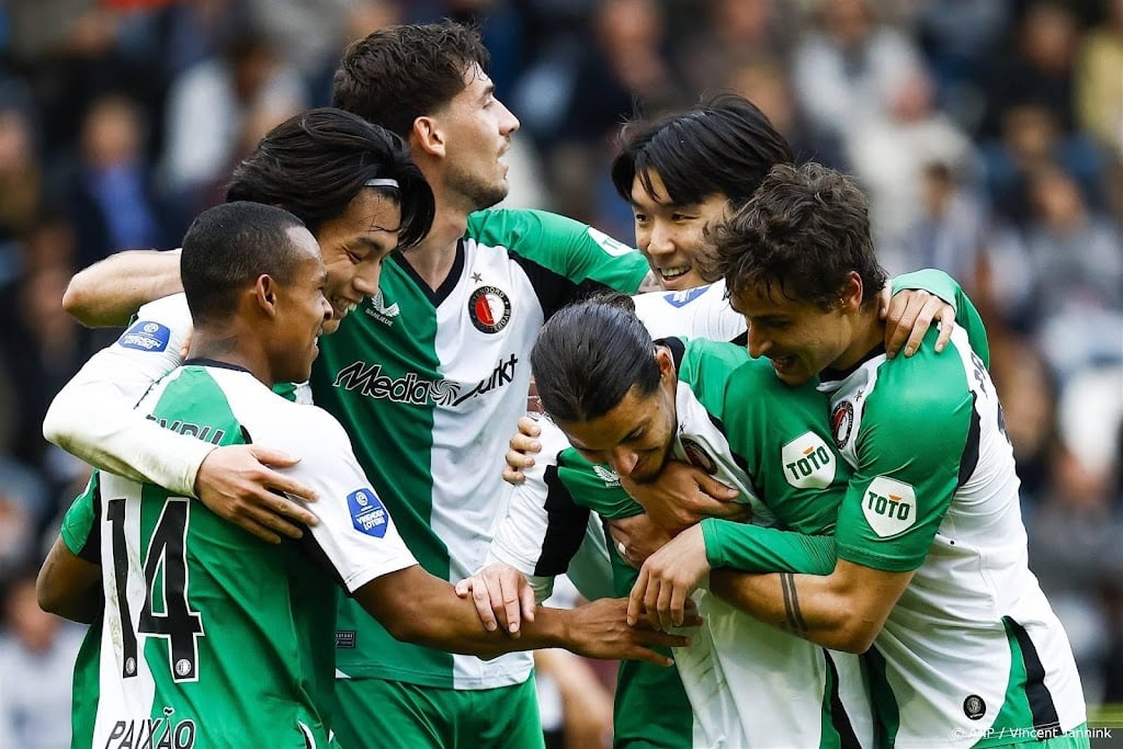 Feyenoord blijft na zege bij Heracles hoop houden op tweede plek 