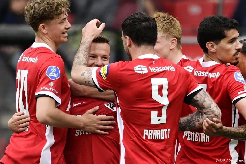 FC Twente ziet AZ in blessuretijd nog langszij komen