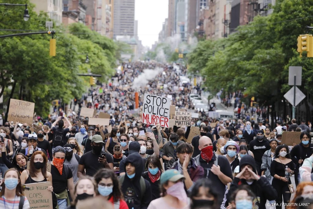 Duizenden demonstranten in New York negeren opnieuw avondklok