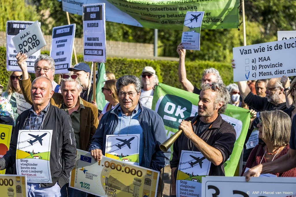 Demonstraties bij Limburgs gouvernement om vliegveld