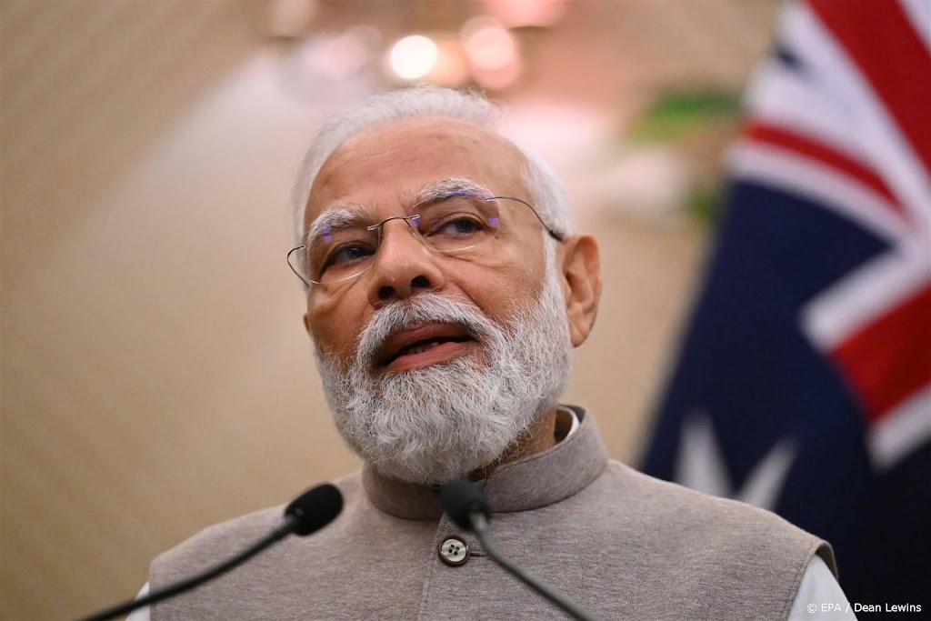 Indiase premier Modi bezoekt plek van grote treinramp