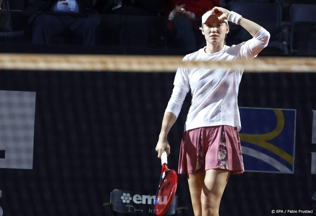 Rybakina meldt zich af voor derde ronde op Roland Garros