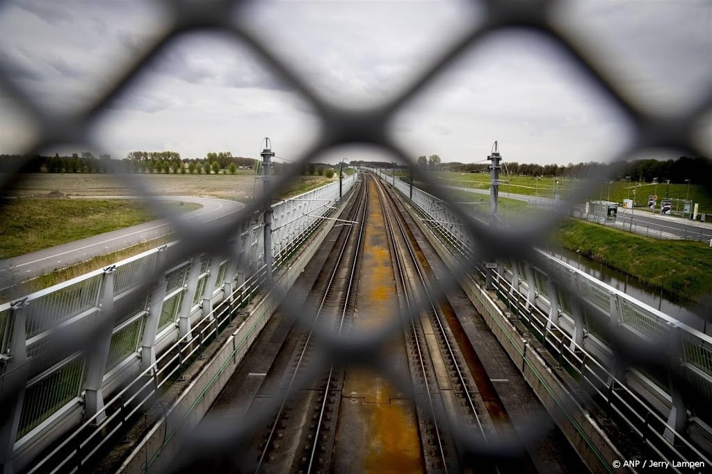 Hsl-treinverkeer wordt weer opgestart, oorzaak storing onbekend