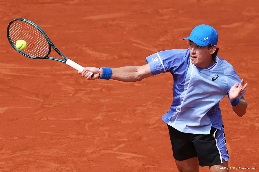 De Minaur naar laatste acht Roland Garros na zege op Medvedev