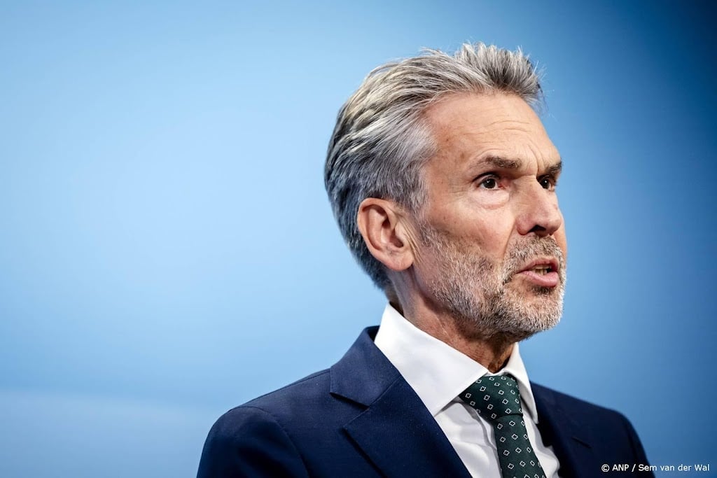 Premier Schoof naar koning om ontslag van kabinet aan te bieden