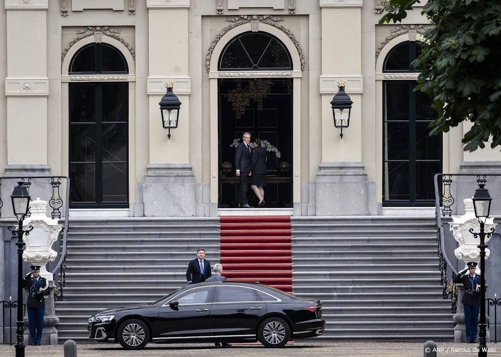 Premier komt aan bij koning voor ontslag kabinet