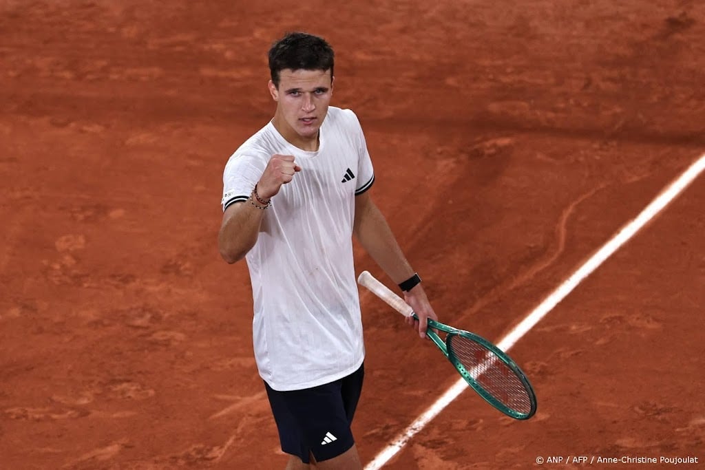 Tennisser Menšík voor het eerst naar halve finales Roland Garros