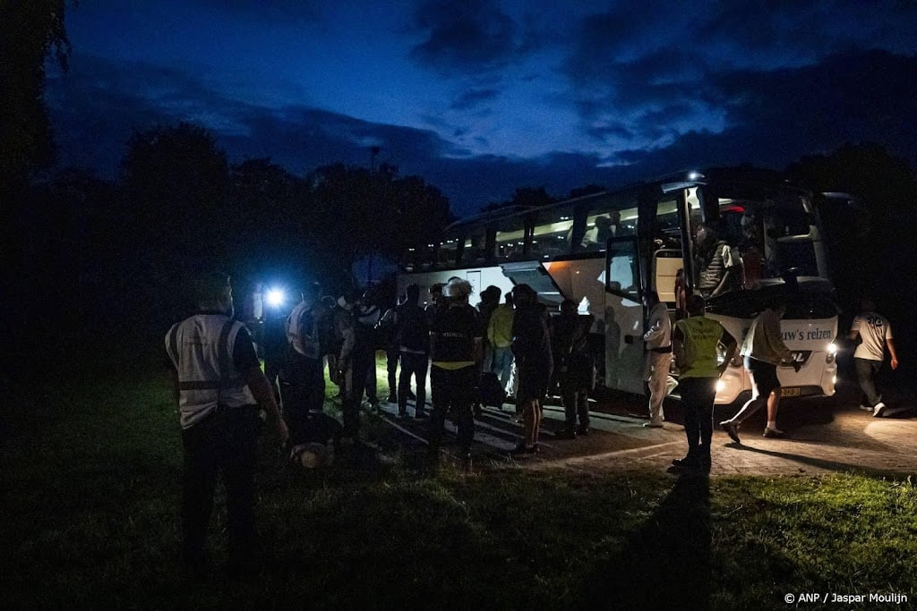 In sporthal in 2e Exloërmond overnachtten dinsdag 62 asielzoekers