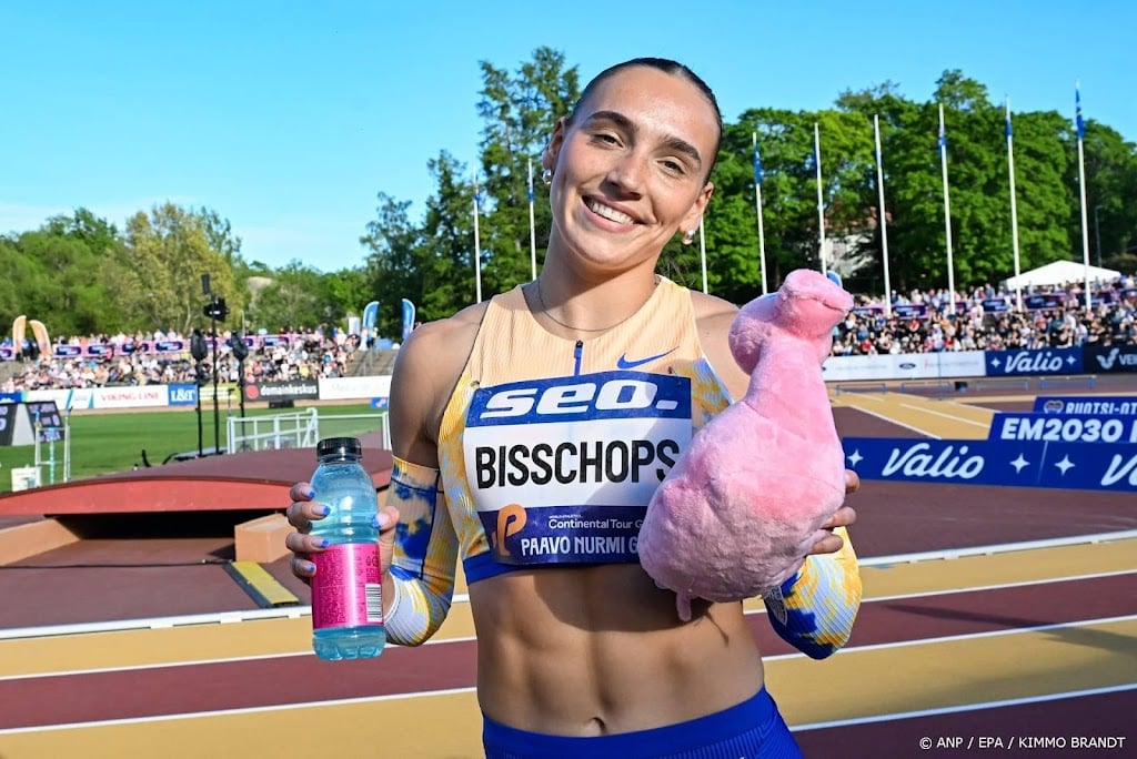 Bisschops wint 100 meter in Finland, zilver Schilder met kogel