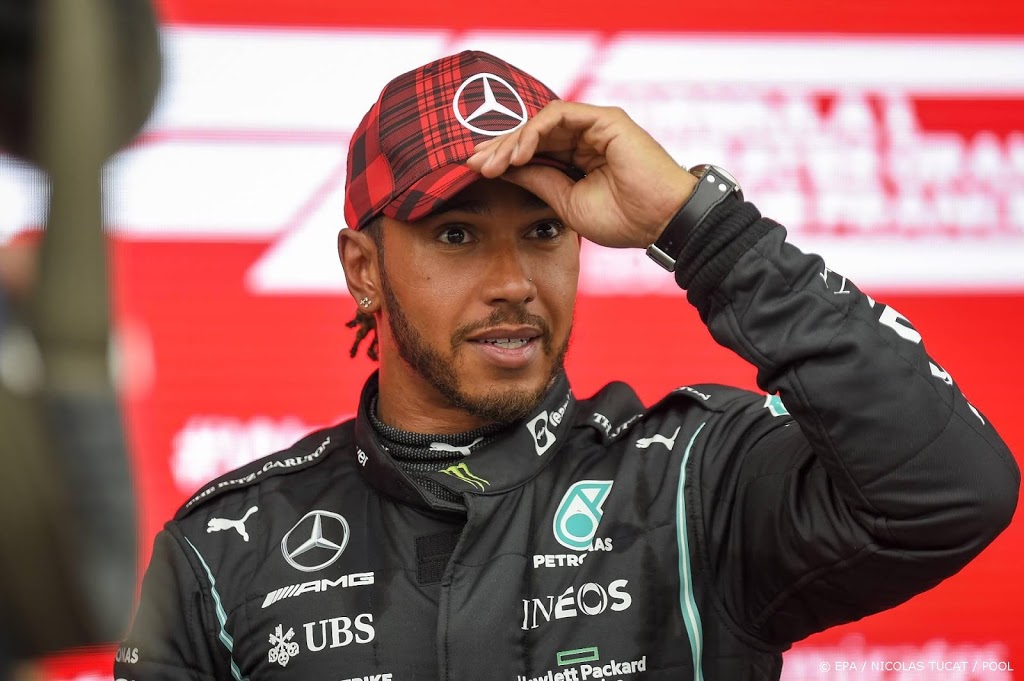 Wereldkampioen Hamilton blijft tot en met 2023 bij Mercedes