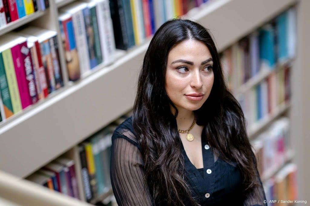 Bedreigde schrijfster Lale Gül bezig met tweede boek