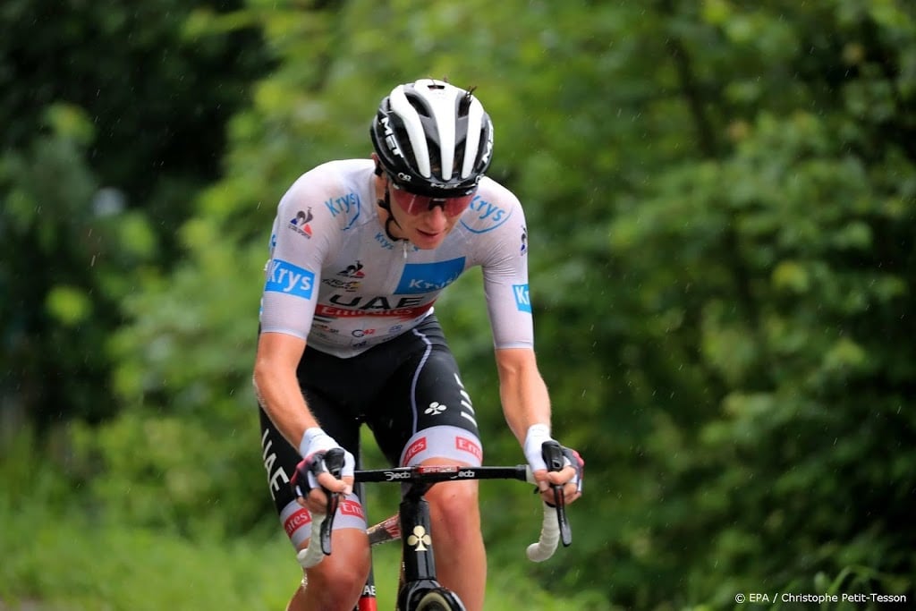 Pogacar rijdt Van der Poel uit het geel in eerste bergrit Tour