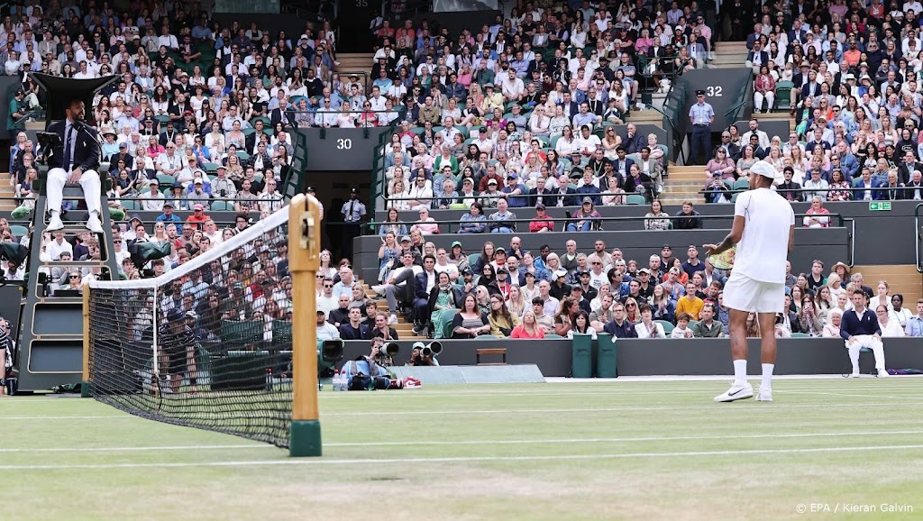 Wimbledon geeft Kyrgios en Tsitsipas boete voor onsportief gedrag