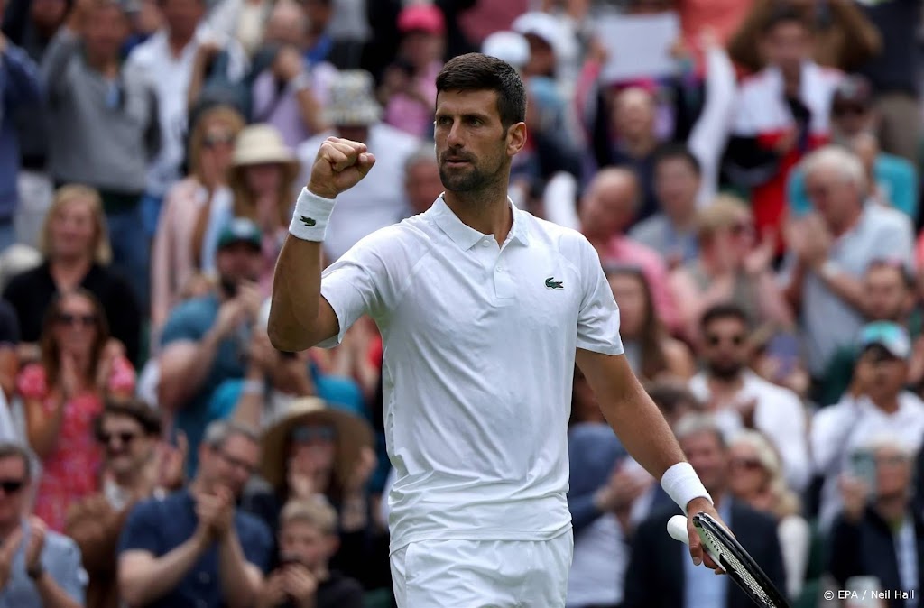 Djokovic begint jacht op 24e grandslamtitel met zege in drie sets