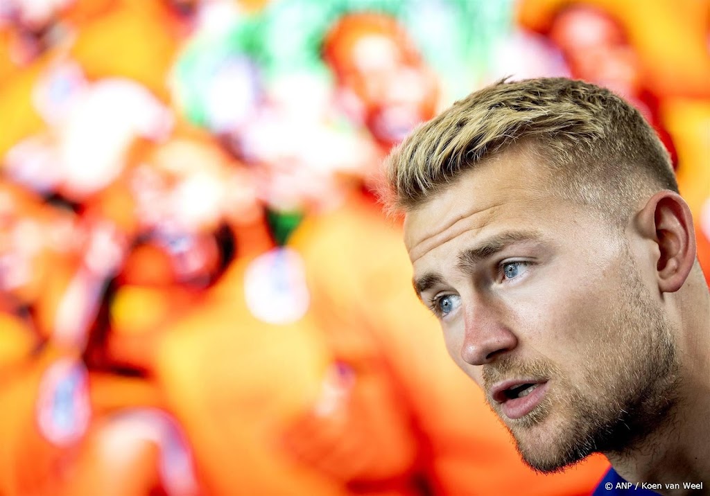 Verdediger De Ligt heeft 'lichte klachten' en traint apart