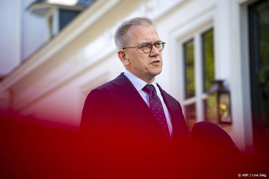 Kamer wil dat Bruins geld vindt voor behoud onderwijskansregeling