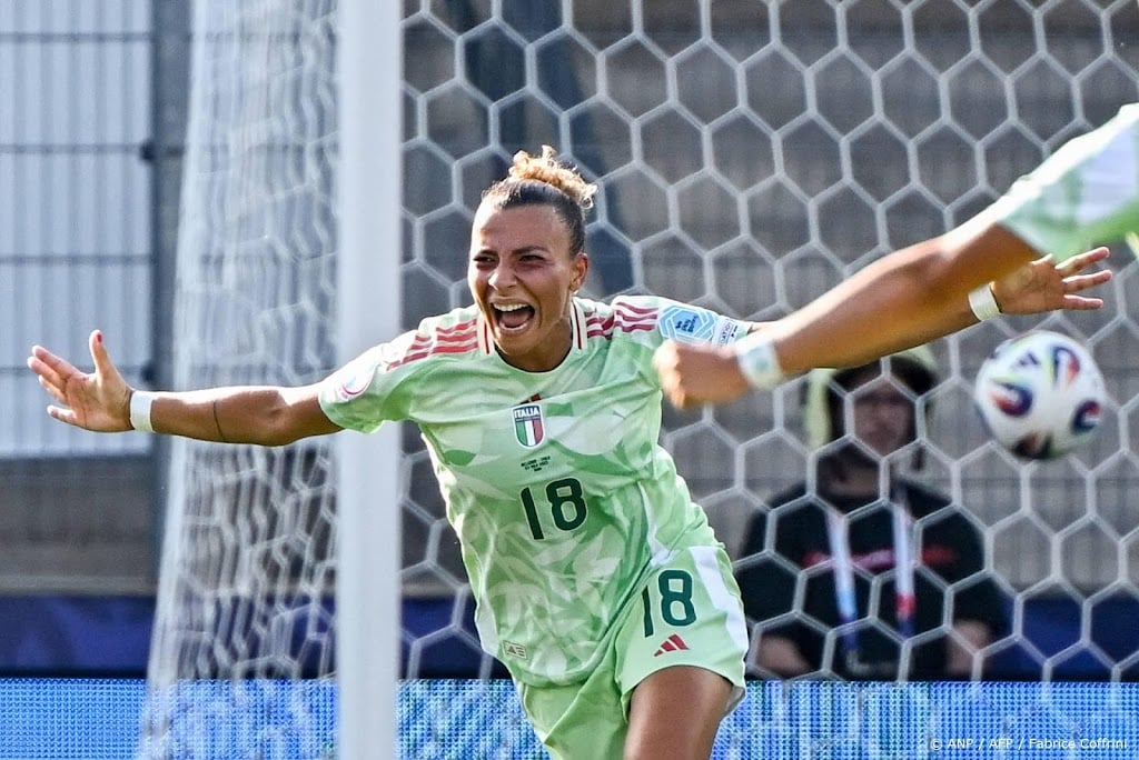 Caruso schiet Italiaanse voetbalsters op EK langs België