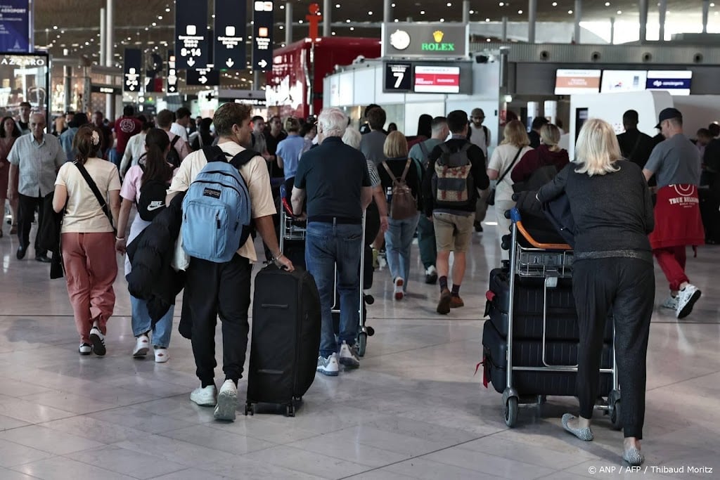 Grote uitval vluchten door staking Franse luchtverkeersleiders 