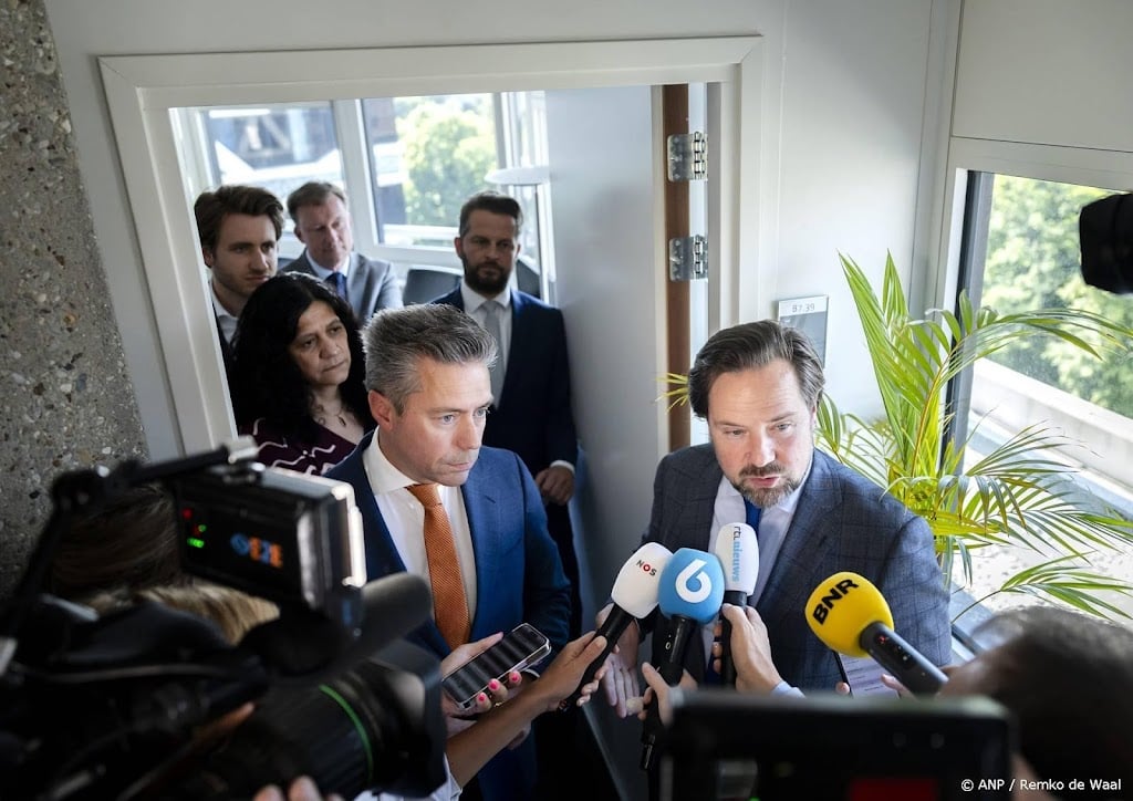 Meerderheid voor asielnoodmaatregelenwet na toezegging Van Weel