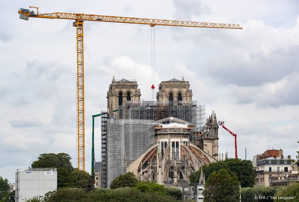 Ontmantelen beschadigd kerkorgel Notre-Dame van start