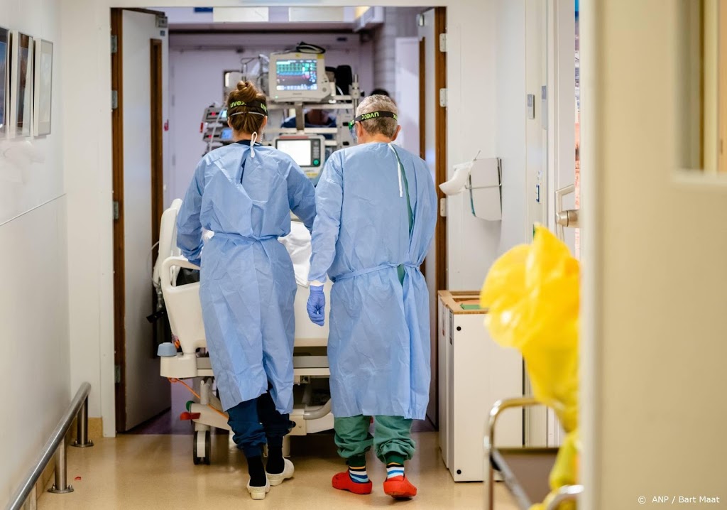 Aantal ziekenhuisopnames stijgt niet meer, minder positieve tests