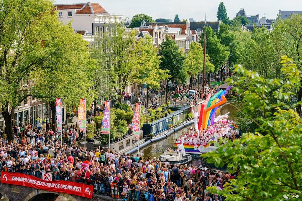 Botenparade vaart weer door Amsterdam na twee jaar afwezigheid