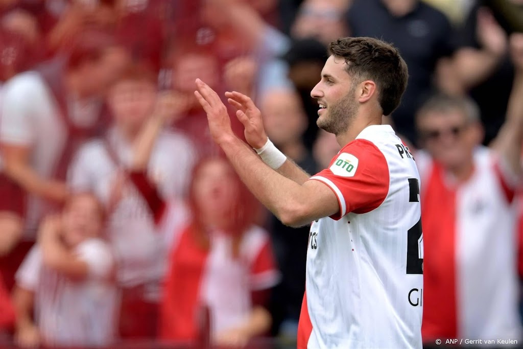 Feyenoord legt Mexicaanse spits Giménez jaar langer vast