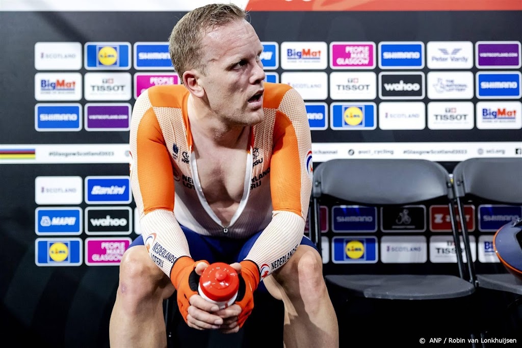 Baanrenner Eefting net naast podium scratch op WK 