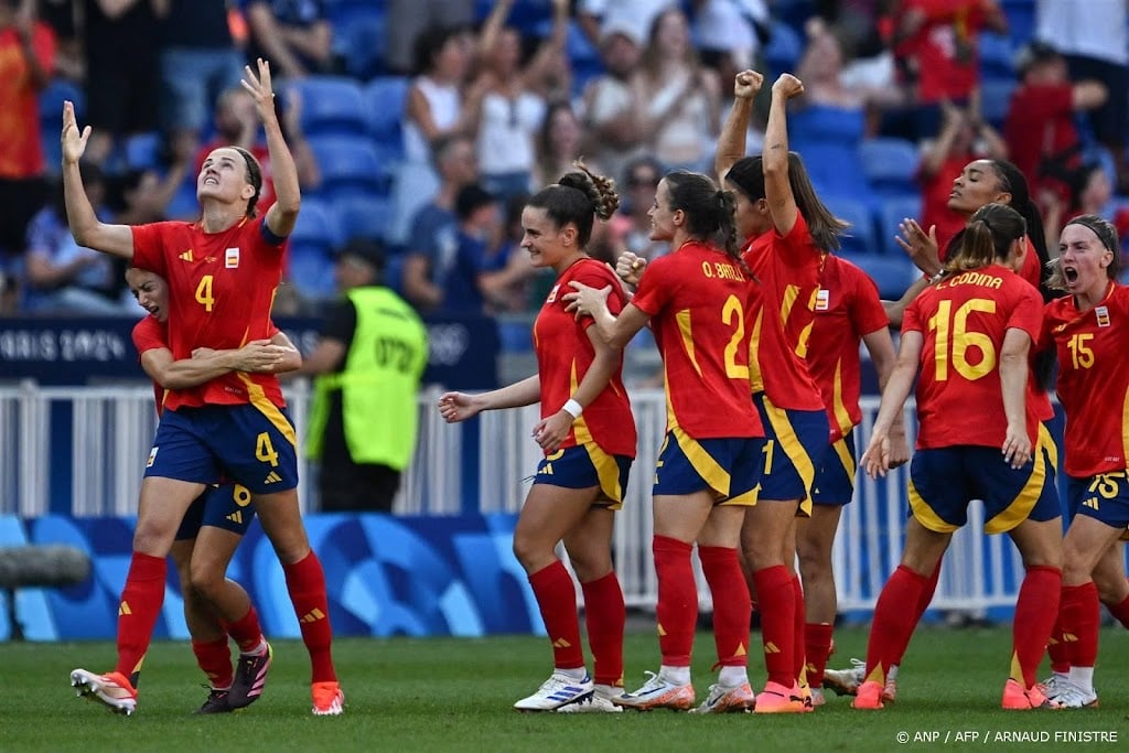 Spaanse voetbalsters ontsnappen aan uitschakeling tegen Colombia