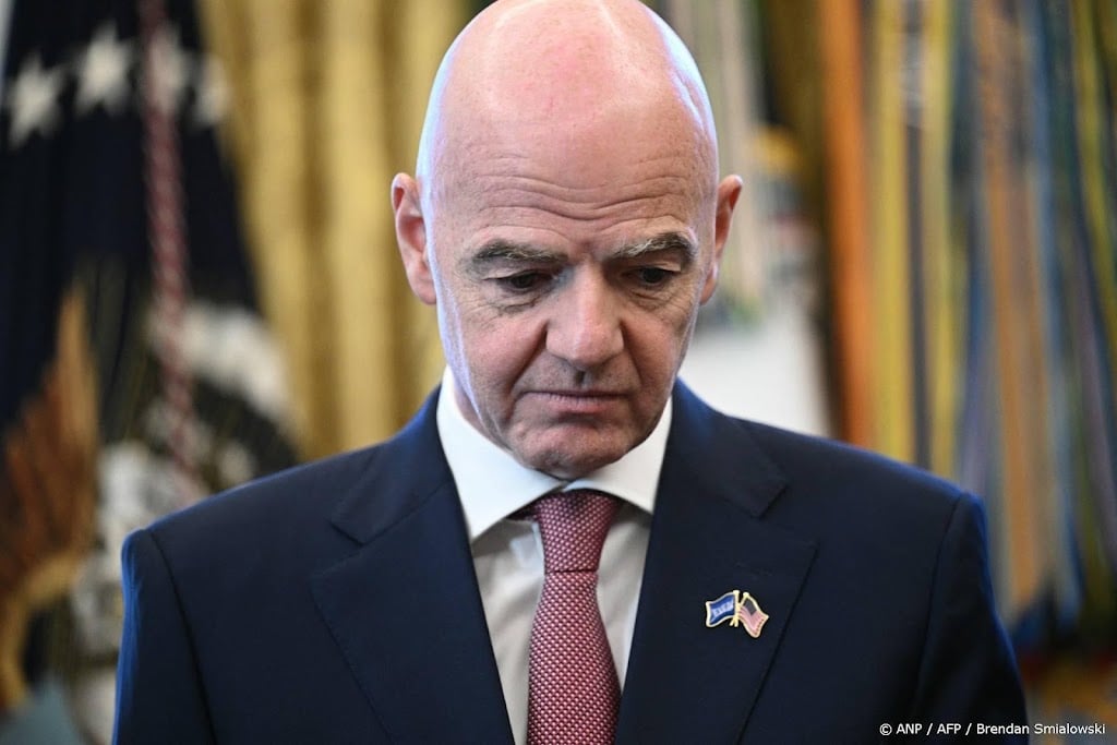 Media: UEFA dreigt met juridische stappen tegen Infantino