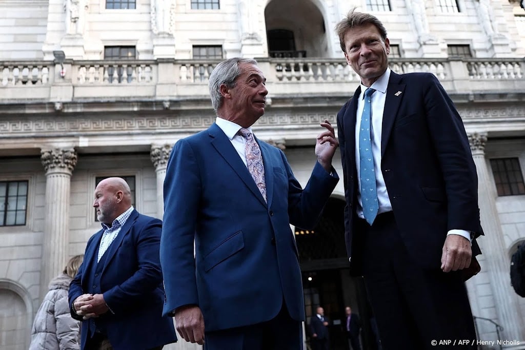 Britse waakhond onderzoekt belangen van rechterhand Farage