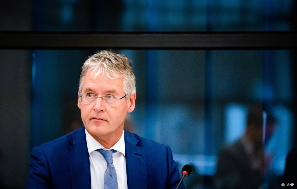 Slob benadrukt: geen aanleiding extra coronamaatregelen scholen
