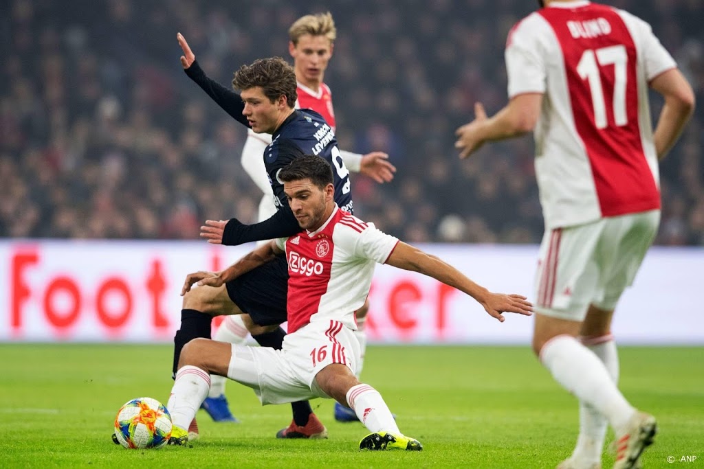 Ajax verhuurt verdediger Magallán aan Italiaanse club Crotone
