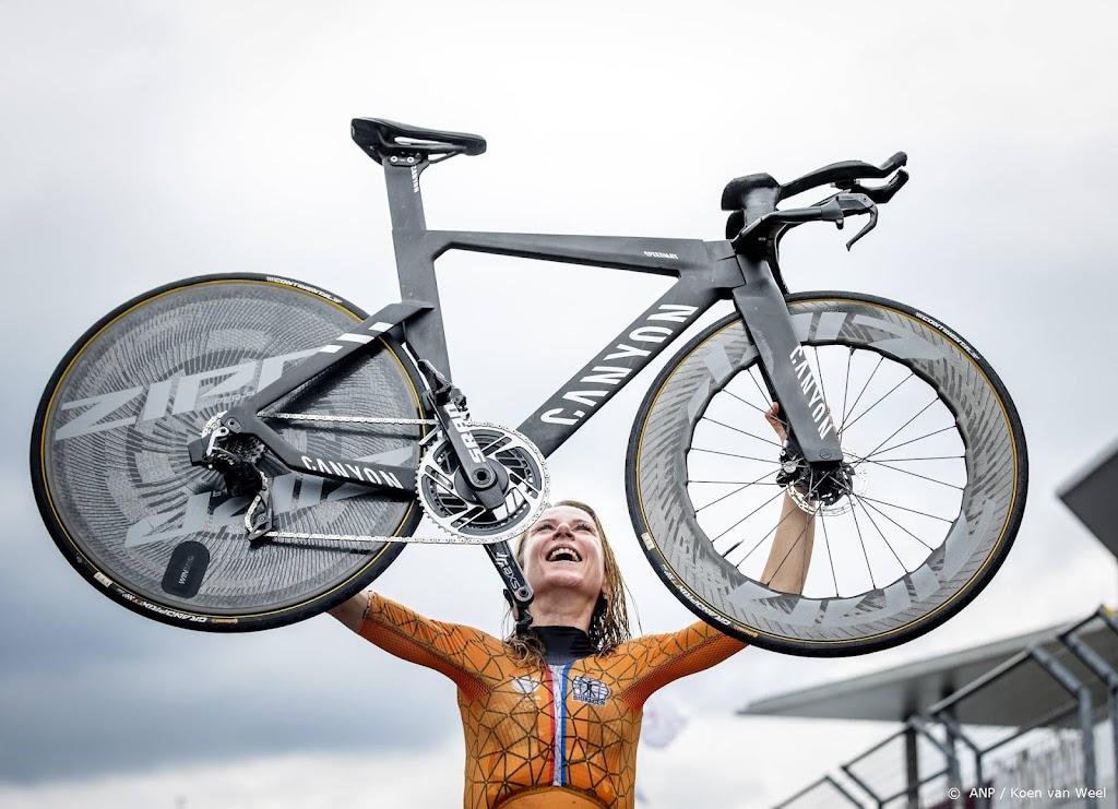 Wielrenster Van Vleuten wint zware tijdrit in Spanje