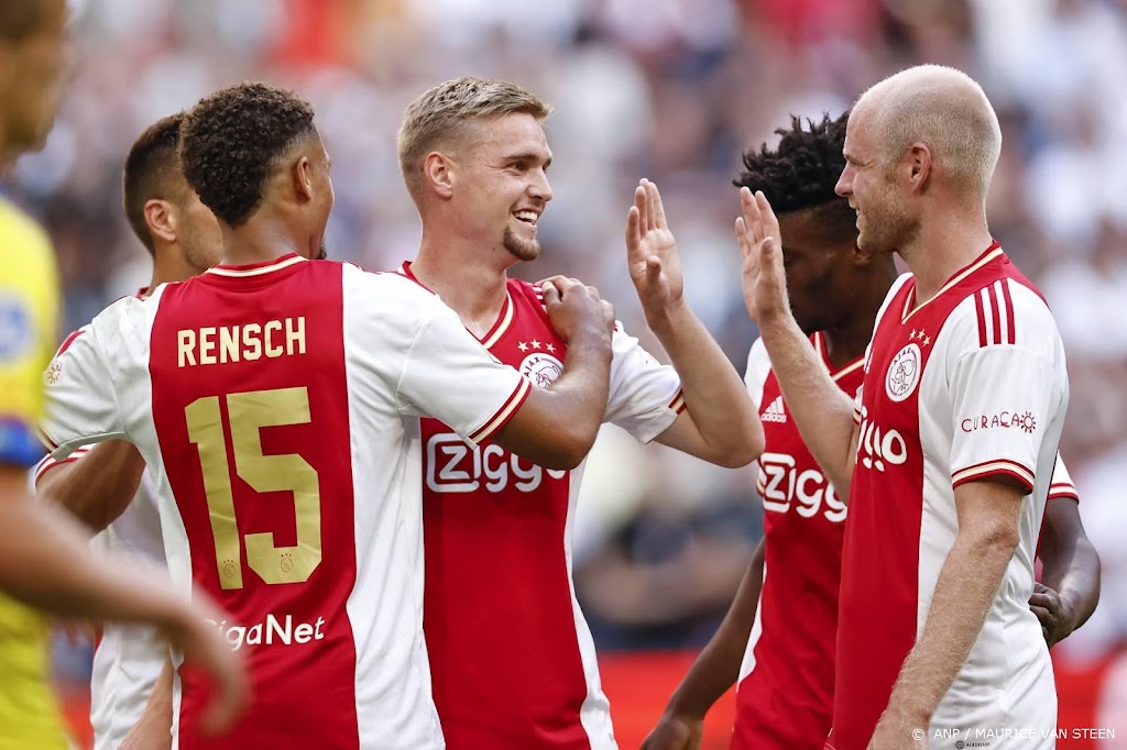Ajax verslaat SC Cambuur met 4-0