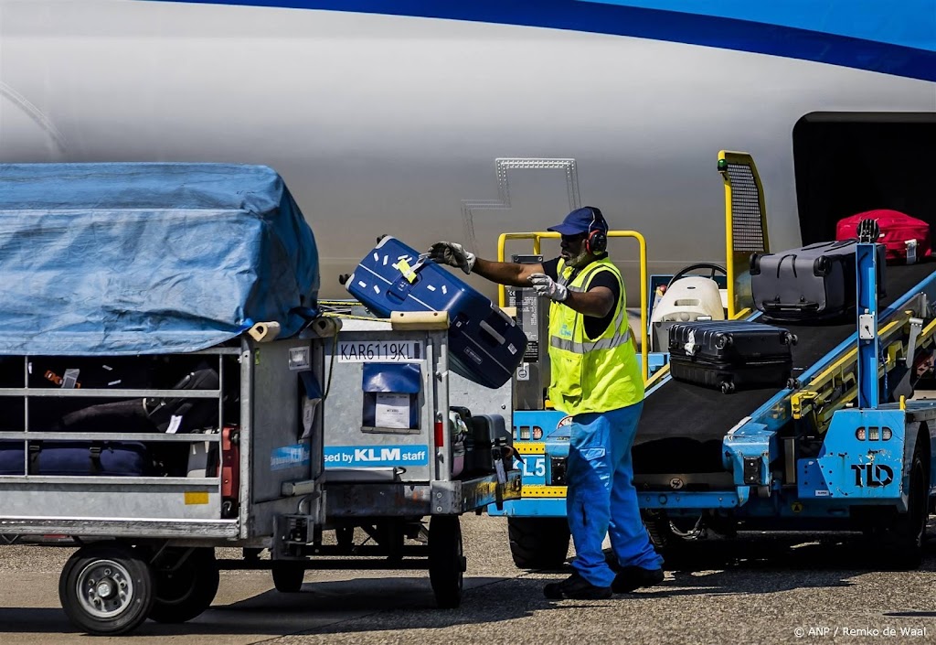 FNV eist schadevergoeding KLM om overbelasting werknemers Schiphol