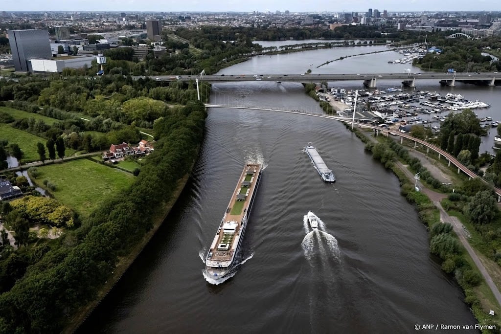Amsterdam-Rijnkanaal blijft in nacht toch open voor scheepvaart
