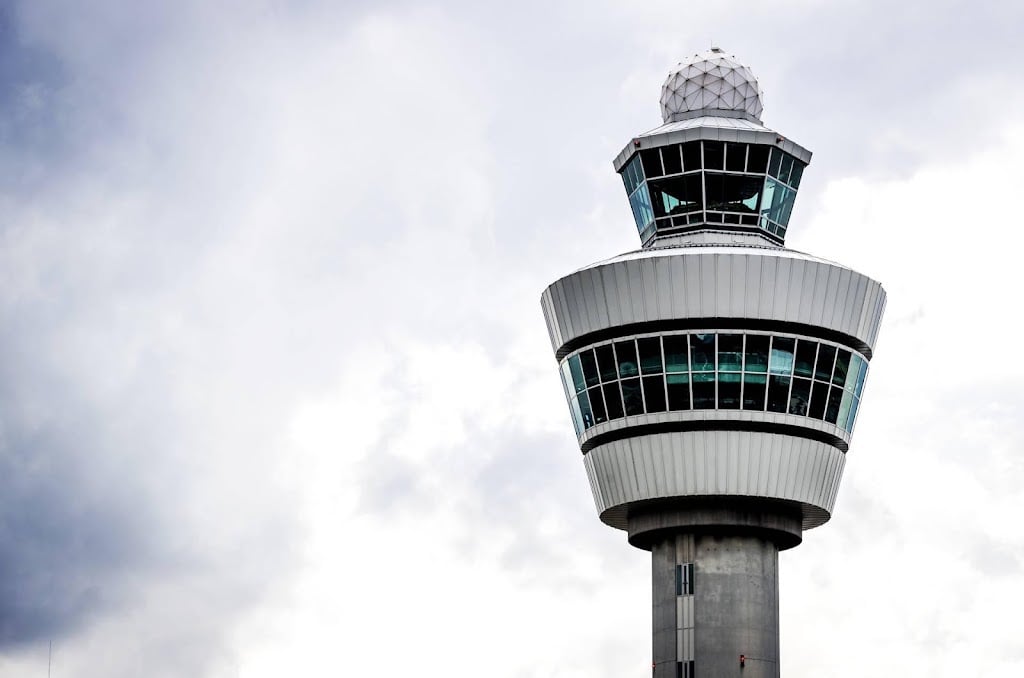 Piloot en cabinepersoneel op Schiphol testen positief op alcohol