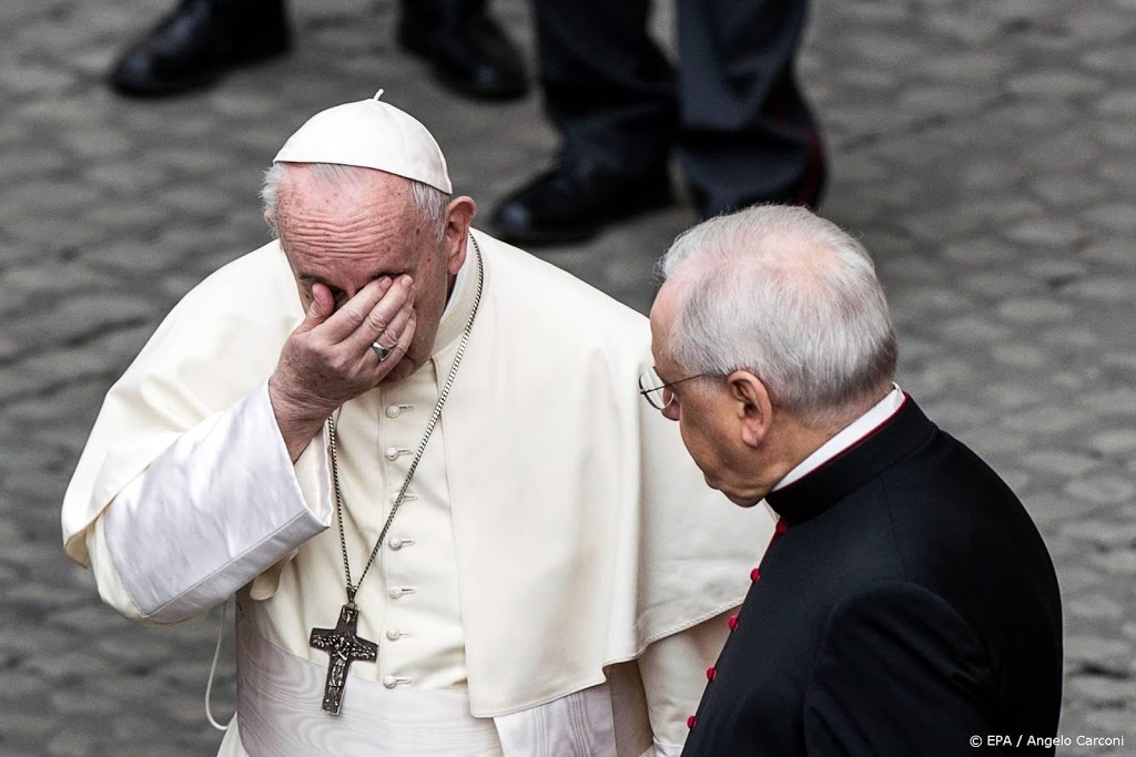 Paus verlaat Vaticaan voor het eerst sinds uitbraak corona