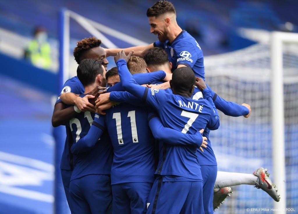 Chelsea mede dankzij trefzekere verdedigers langs Crystal Palace