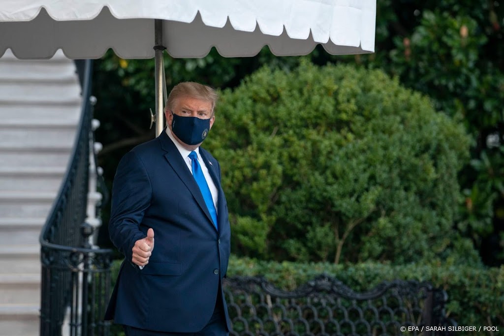 Trump is koortsvrij, onbekend wanneer hij ziekenhuis uit mag