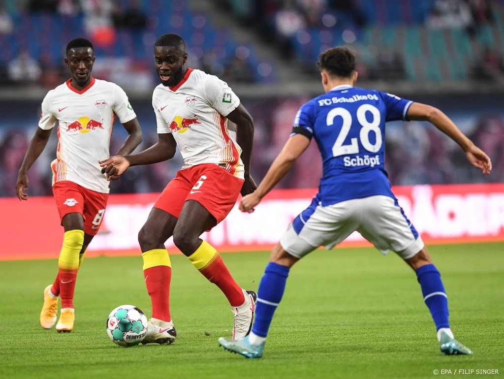 Trainer Baum debuteert bij Schalke 04 met ruime nederlaag