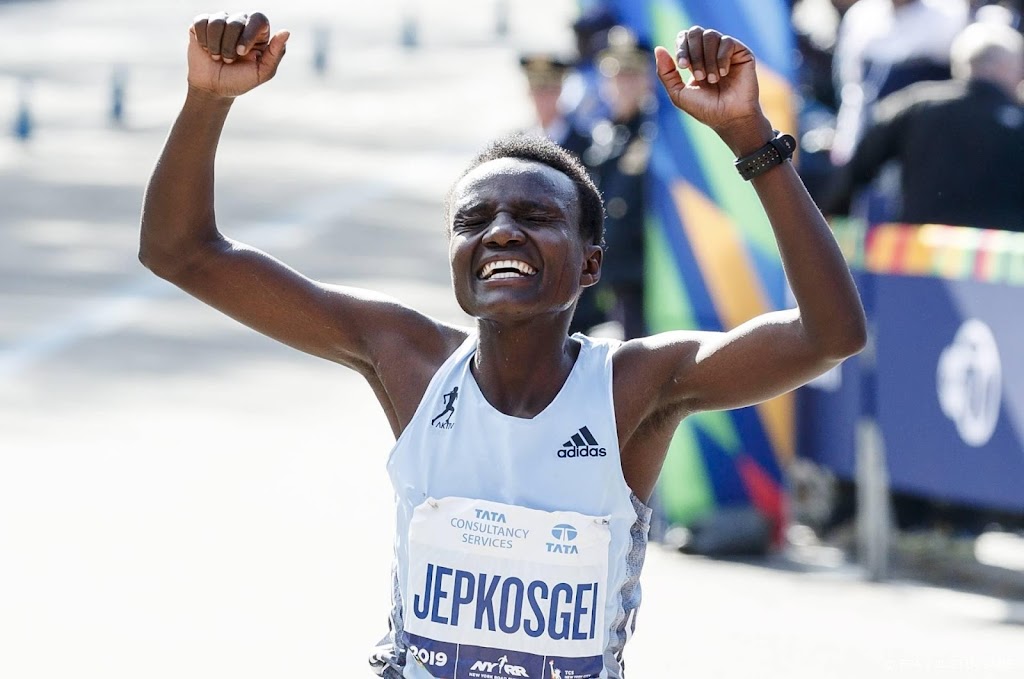 Zeges Jepkosgei en Lemma in ouderwets drukke marathon van Londen