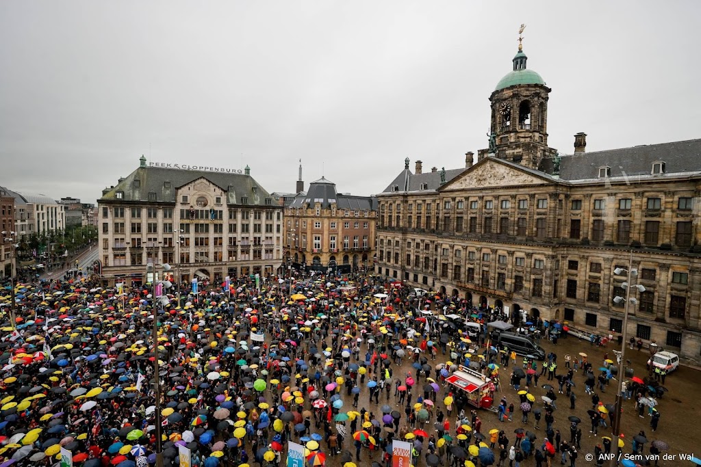25.000 mensen betogen in Amsterdam tegen coronaregels