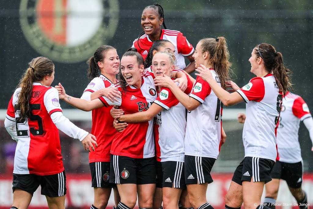 Voetbalsters Feyenoord in eerste Klassieker ruim langs Ajax