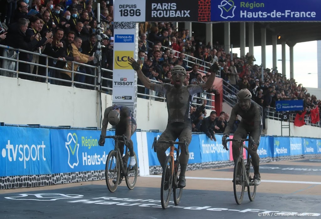 Colbrelli wint Parijs-Roubaix, Van der Poel derde