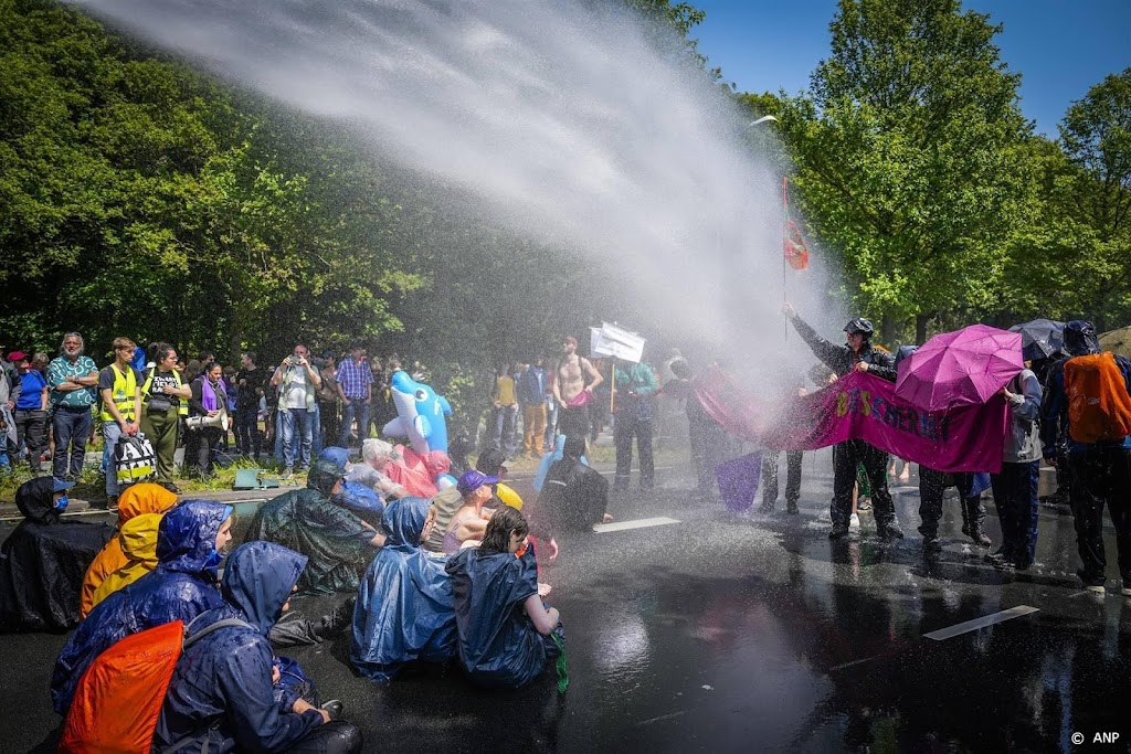 XR wil verbod op inzet van waterkanon bij A12-blokkade
